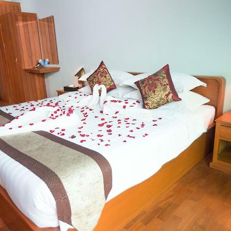 Hotel Sincere Smile Yangon Exterior foto