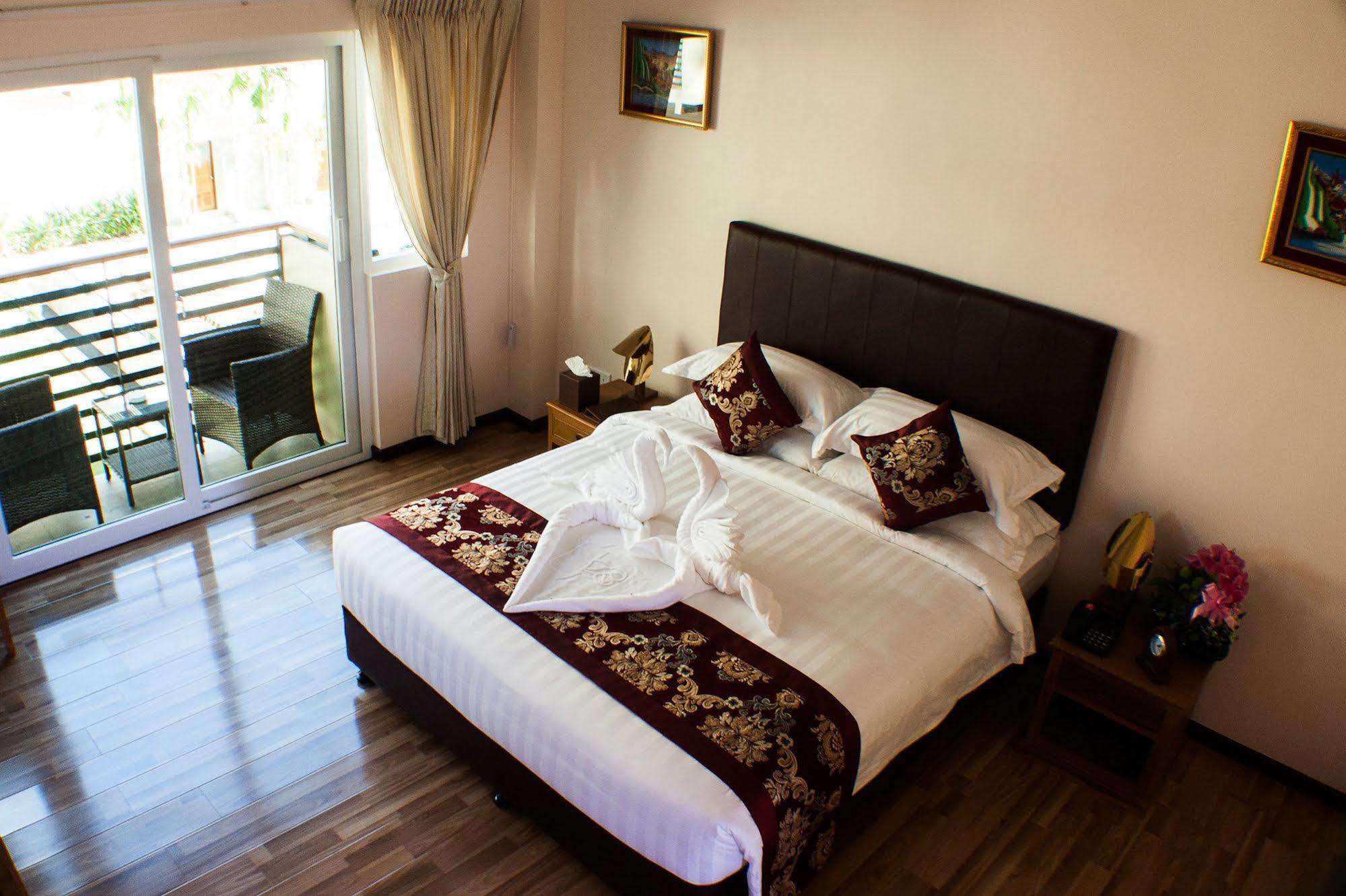 Hotel Sincere Smile Yangon Exterior foto