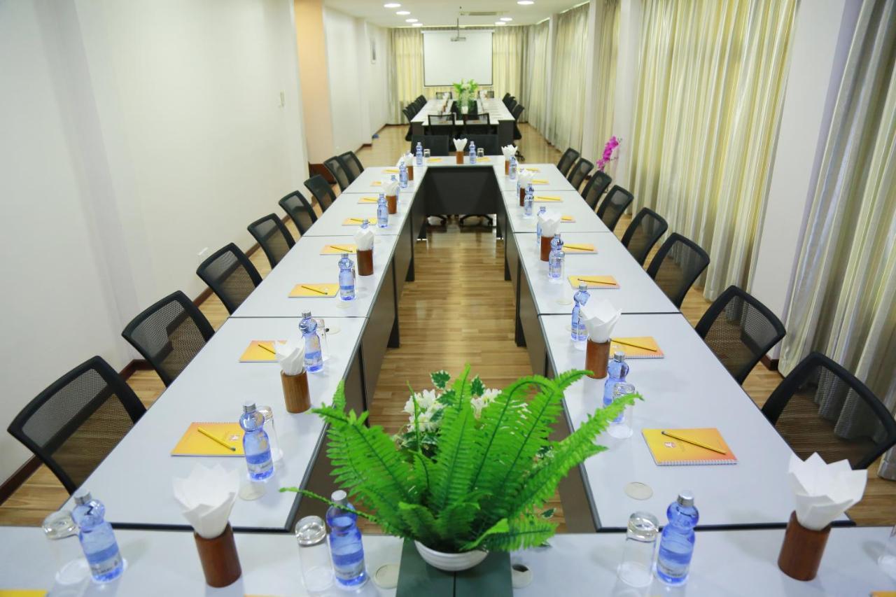 Hotel Sincere Smile Yangon Exterior foto